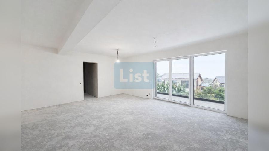 Casă cu 5 camere cu Teren 350 Mp în Câmpului