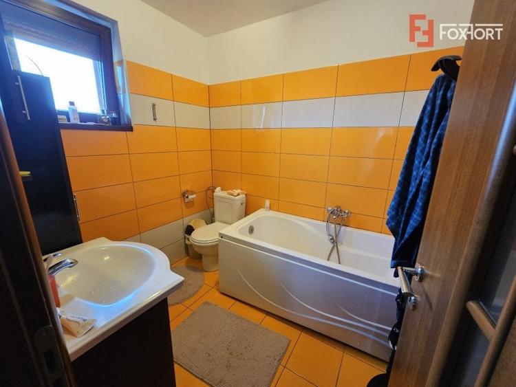 Casă individuală cu 5 camere cu Canalizare în Giroc