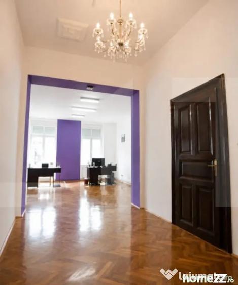Apartament cu 5 camere decomandat în Central