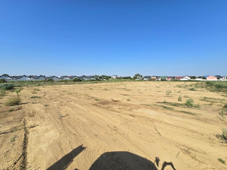 Teren Construcții intravilan de 400 mp, în Est