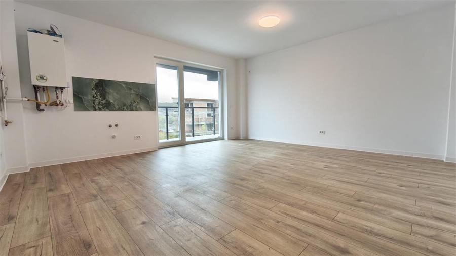 Apartament cu 3 camere decomandat în Rediu