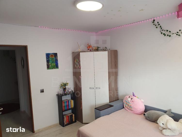Apartament cu 4 camere decomandat în Dârste