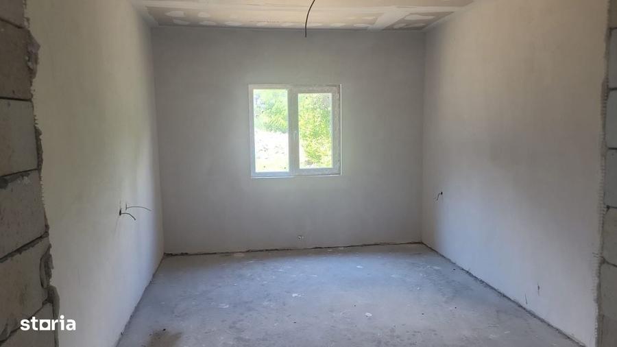 Casă cu 3 camere cu Teren 90 Mp în Lumina