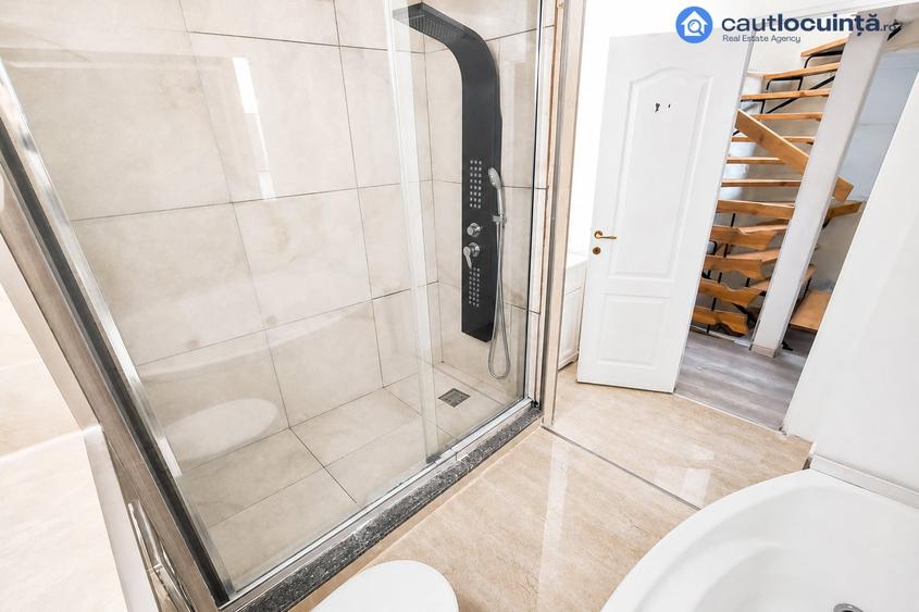 Casă individuală cu 7 camere cu Canalizare în Ultracentral