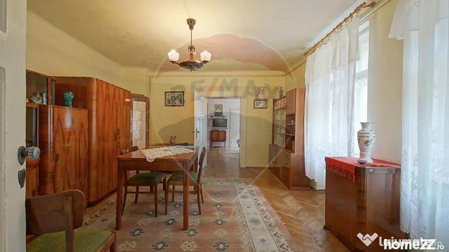 Apartament cu 3 camere nedecomandat în Centrul Istoric