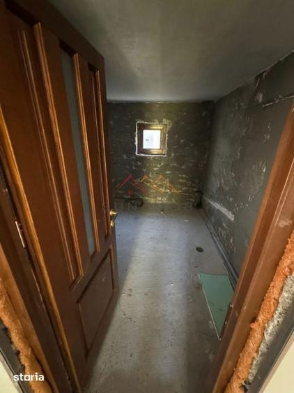 Casă cu 6 camere cu Teren 1354 Mp în Cornu