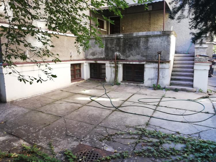 Casă cu 10 camere cu Canalizare în P-ța Dorobanți