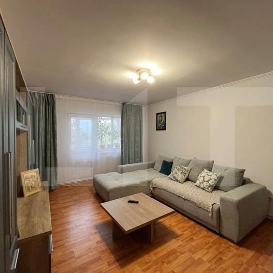 Apartament cu 4 camere decomandat, mobilat în Central