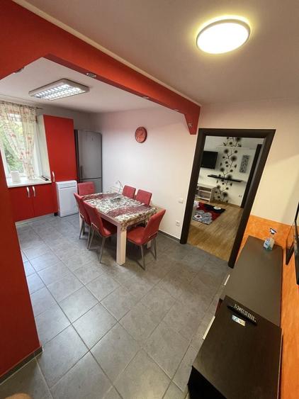 Apartament cu 3 camere decomandat în Exterior Vest