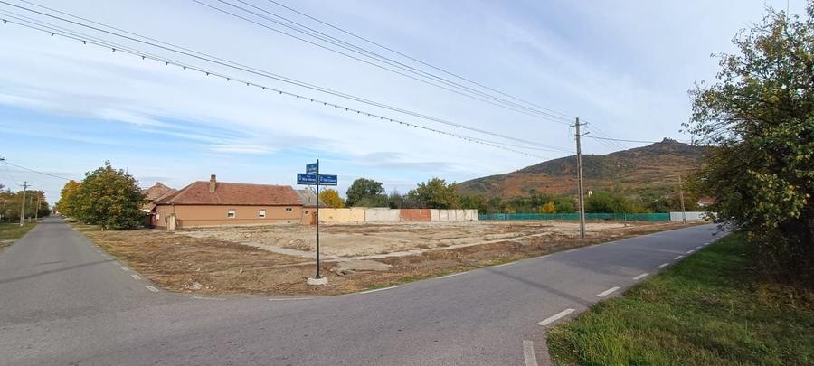 Casă individuală cu 4 camere cu Canalizare în Șiria