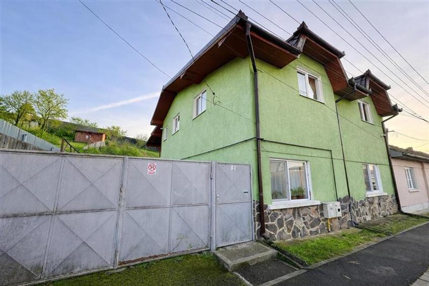 Casă individuală cu 7 camere cu Canalizare în Gheorghe Doja