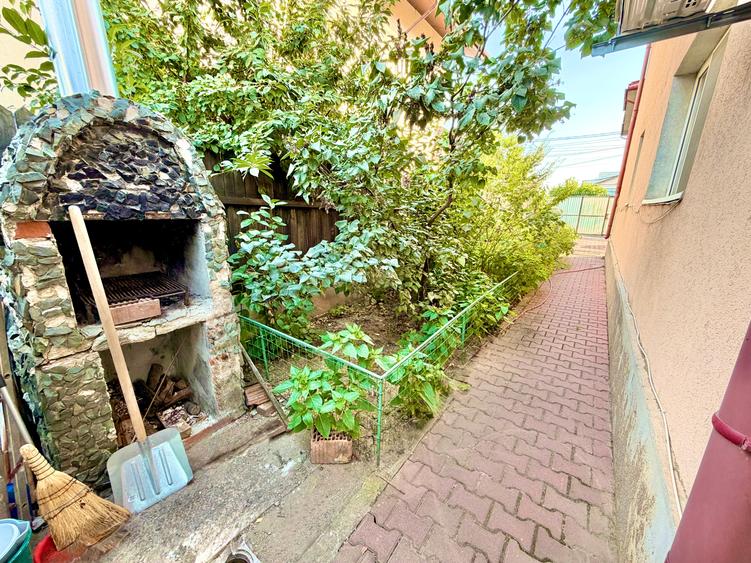 Duplex cu 4 camere cu Canalizare în Metalurgiei
