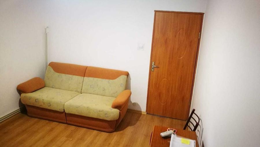 Garsonieră decomandată în Gorjului