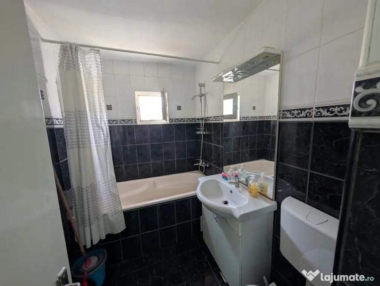 Apartament cu 3 camere decomandat în Calarași 4