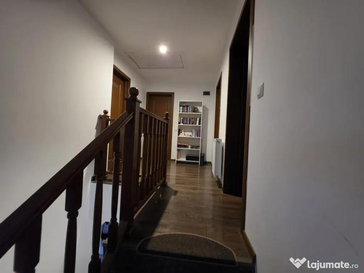 Casă cu 4 camere în Tărlungeni