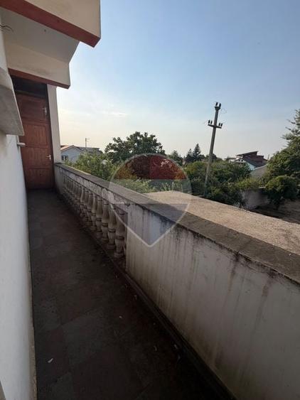 Casă individuală cu 10 camere cu Teren 1109 Mp în Bariera Vâlcii