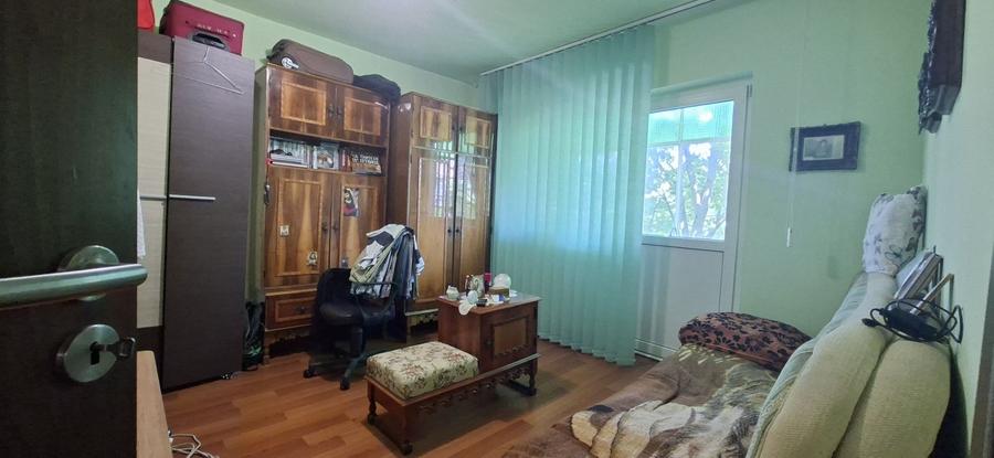 Apartament cu 3 camere decomandat în Aradului