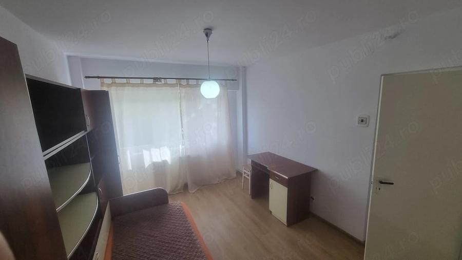 Garsonieră decomandată în Traian
