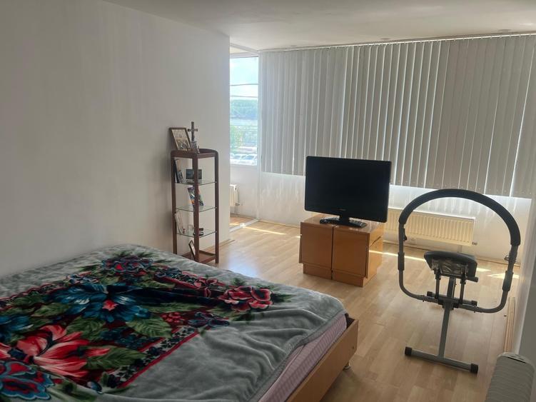 Apartament cu 4 camere decomandat în Port