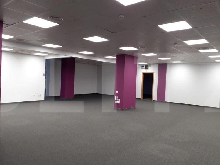 Birou, de 873 mp, în Central