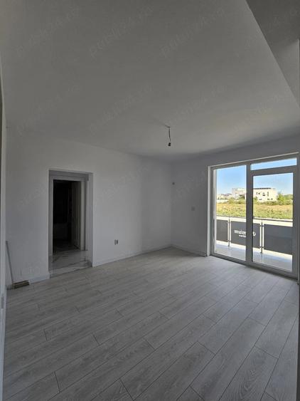 Apartament cu 3 camere decomandat în Sud