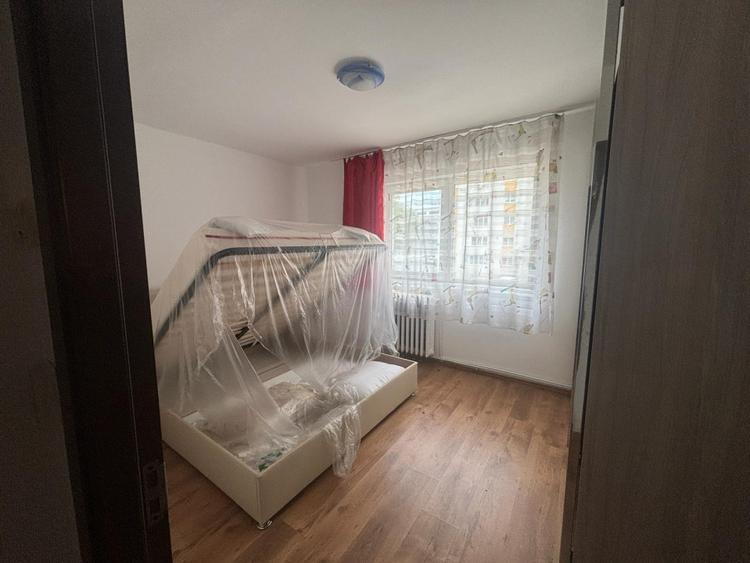 Apartament cu 3 camere decomandat, mobilat în Calea Moldovei