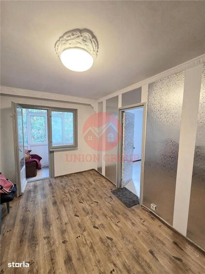 Apartament cu 3 camere semidecomandat în Inel II