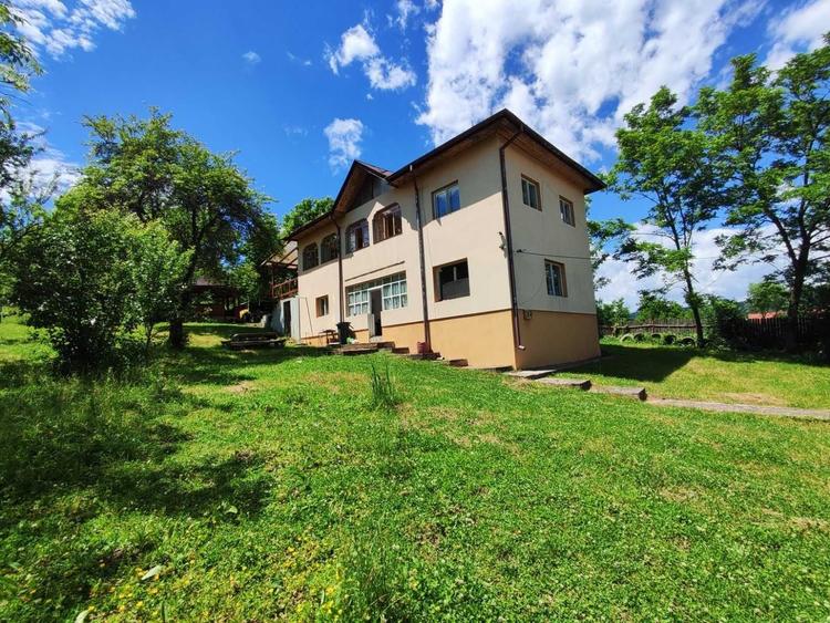 Casă cu 4 camere în Vulcana-Băi