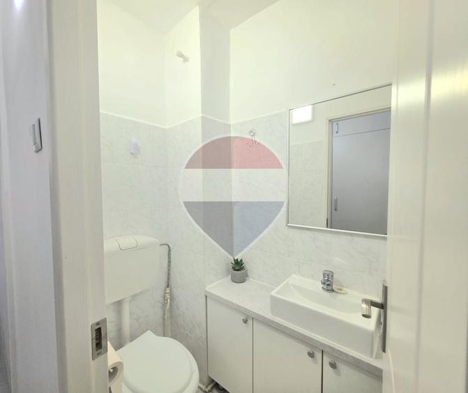 Apartament cu 3 camere decomandat, mobilat în Central