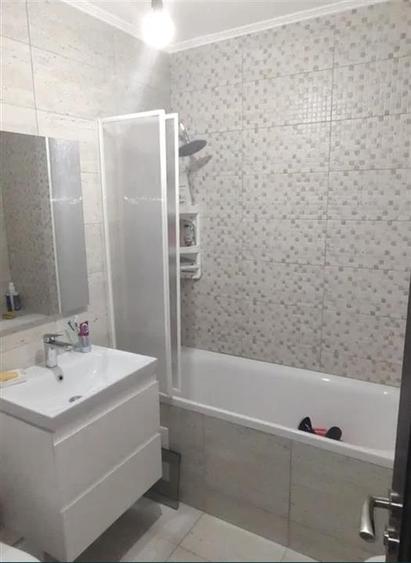 Apartament cu 2 camere semidecomandat, mobilat în Berceni