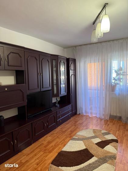 Apartament cu 4 camere decomandat în Calea București