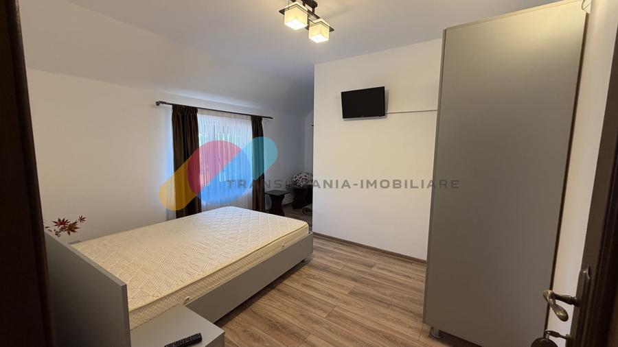 Casă individuală cu 5 camere cu Canalizare în Iris