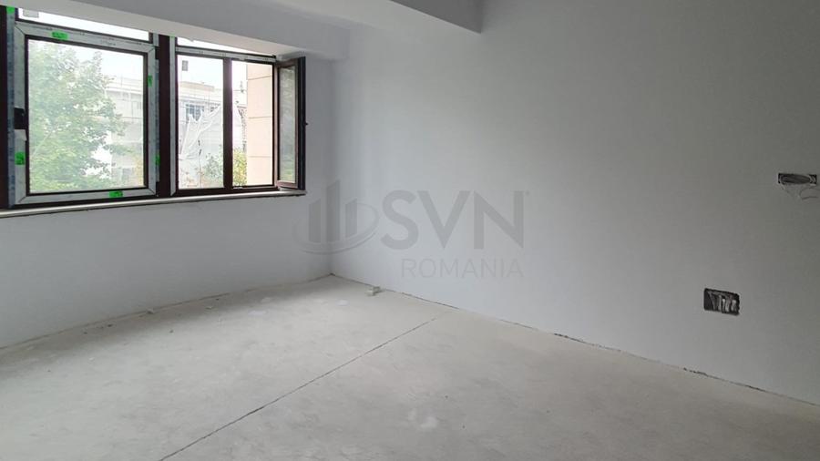 Apartament cu 3 camere semidecomandat în Eminescu