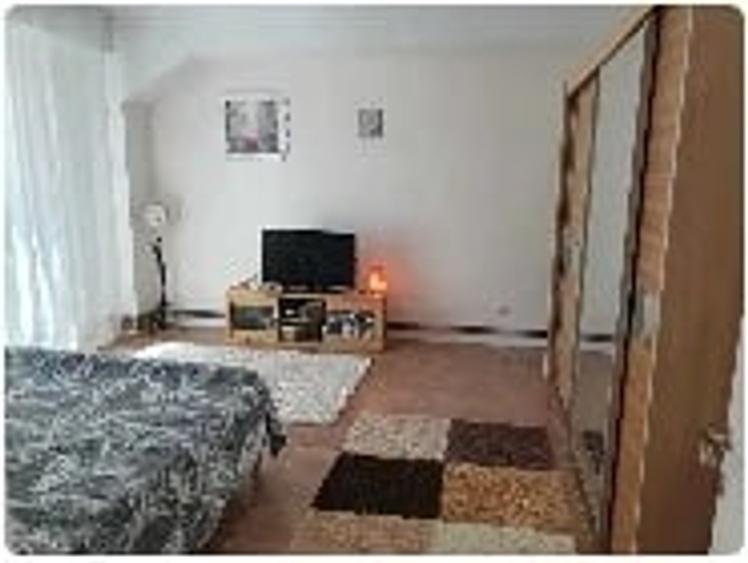 Casă cu 3 camere cu Teren 300 Mp în Central
