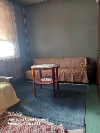 Apartament cu 3 camere semidecomandat în Cina