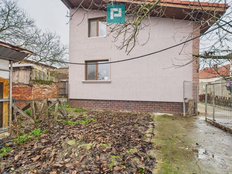 Casă individuală cu 6 camere cu Canalizare în Ghiroda