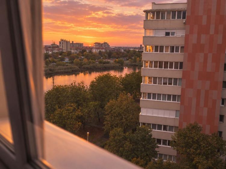 Apartament cu 2 camere decomandat în Exterior Vest