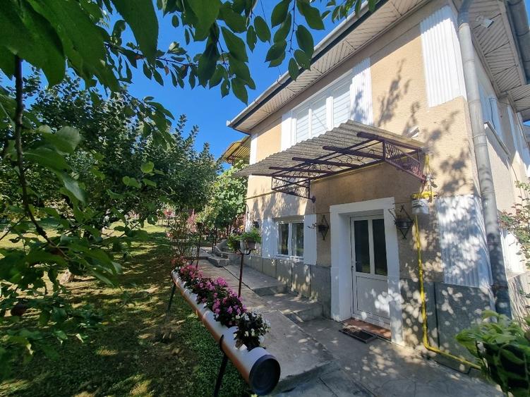 Casă individuală cu 4 camere cu Canalizare în Central
