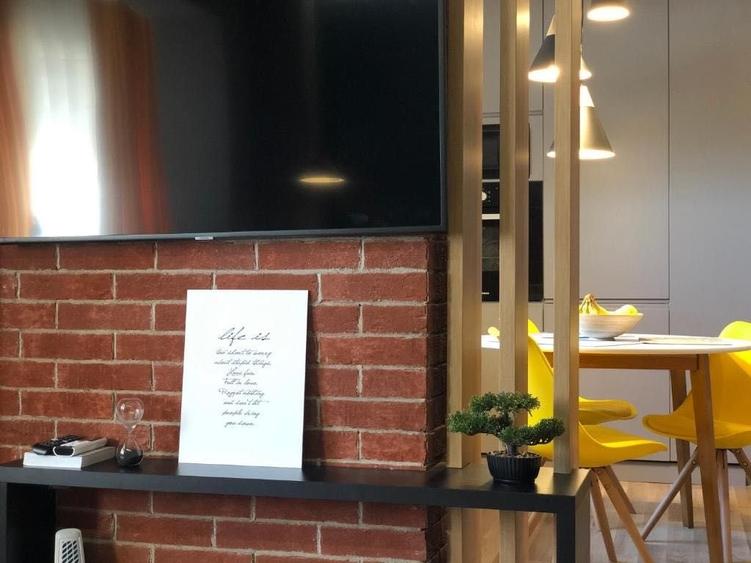 Apartament cu 2 camere semidecomandat în Central
