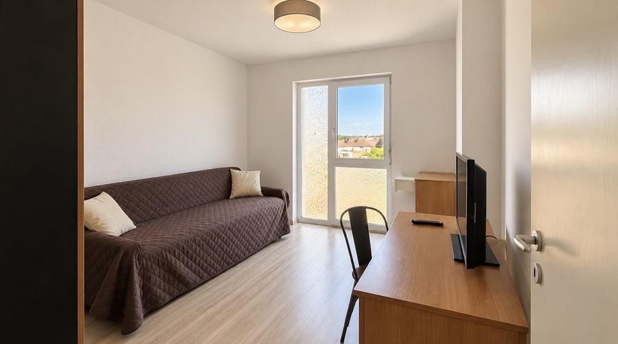 Apartament cu 3 camere decomandat în Aradului