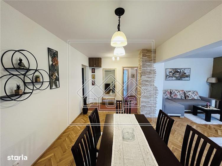 Apartament cu 3 camere în Calea Dumbrăvii