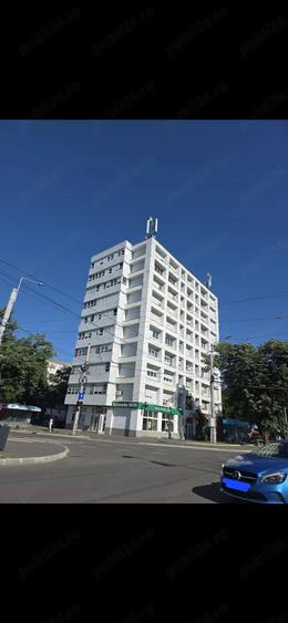 Apartament cu 3 camere semidecomandat în Independenței