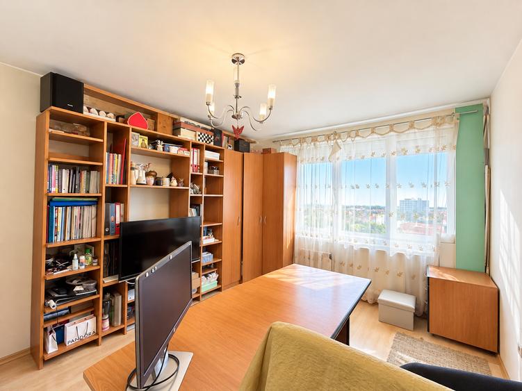 Apartament cu 3 camere decomandat în Șagului