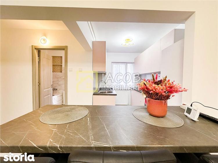 Apartament cu 3 camere semidecomandat în Cornișa