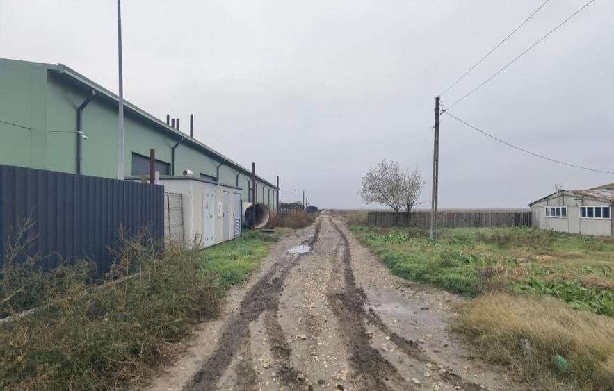 Teren de 4649 mp, în Topraisar