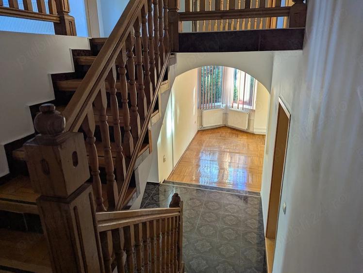Casă cu 5 camere cu Teren 500 Mp în Aradului
