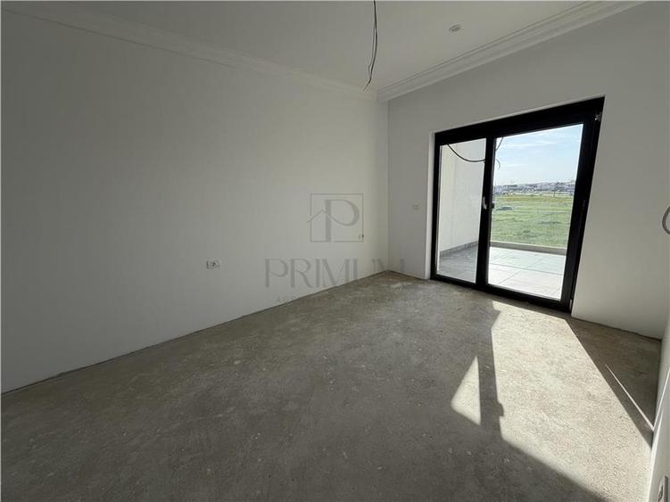 Apartament cu 3 camere semidecomandat în Moșnița Nouă