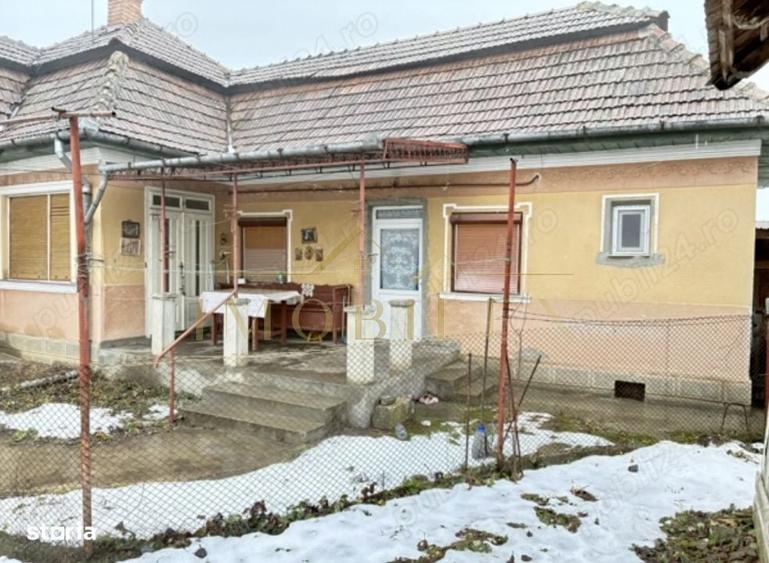Casă cu 3 camere în Luna