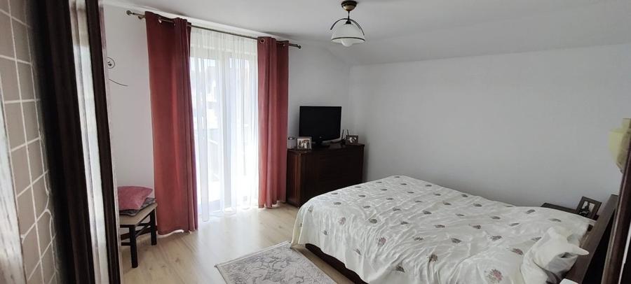 Casă individuală cu 4 camere cu Teren 2600 Mp în Mitocu Dragomirnei