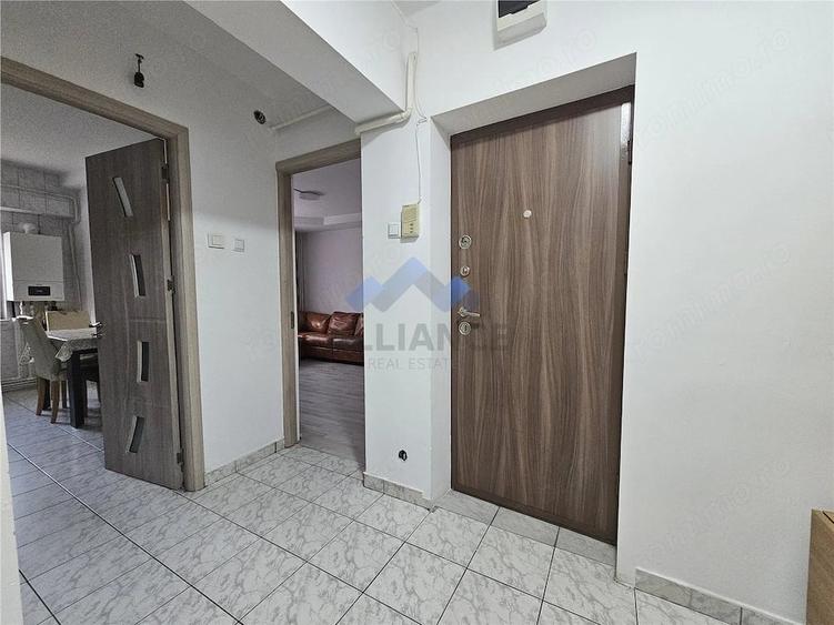 Apartament cu 3 camere decomandat în Filiași